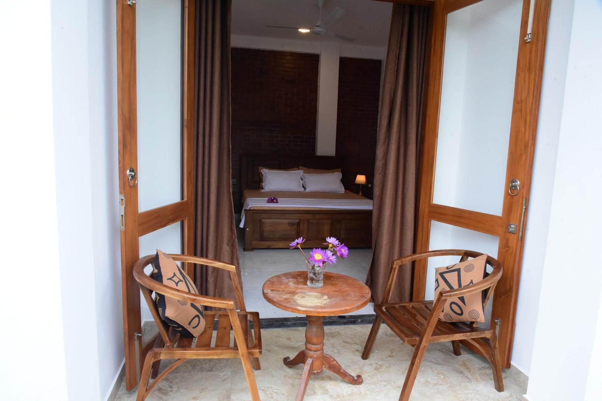 Hotel Ocean Ripples Hikkaduwa Exterior foto